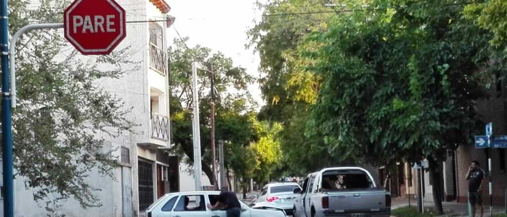 El precio de ignorar el cartel "PARE" en Godoy Cruz
