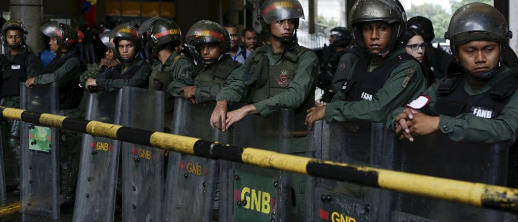 Maduro envió a la milicia bolivariana a entrenar a civiles en manejo de armas