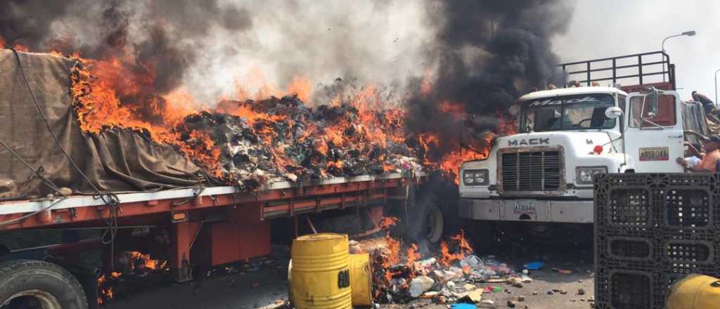 Venezuela: denuncian que quemaron los primeros camiones con ayuda