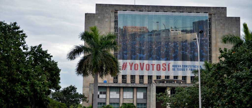Cuba vota un referendo que podría cambiar su estructura social