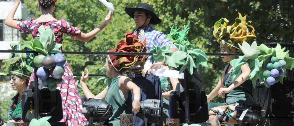 Todos políticos y funcionarios que vienen a la Vendimia