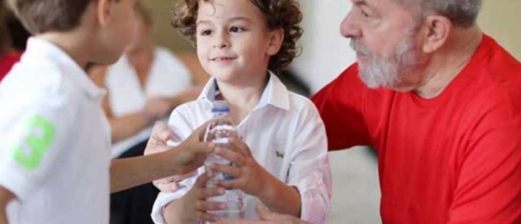 Lula dejó la cárcel para ir al entierro de su nieto de 7 años