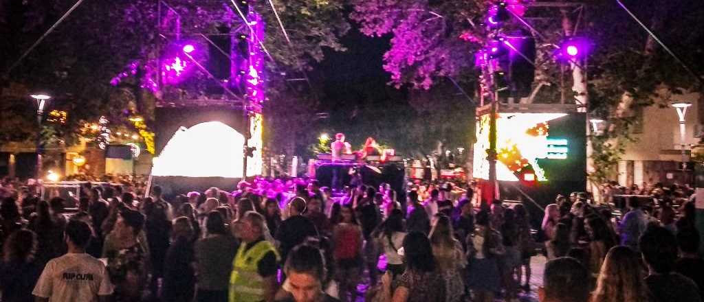 El lado B de la fiesta en la Arístides: la gente dejó la calle llena de basura