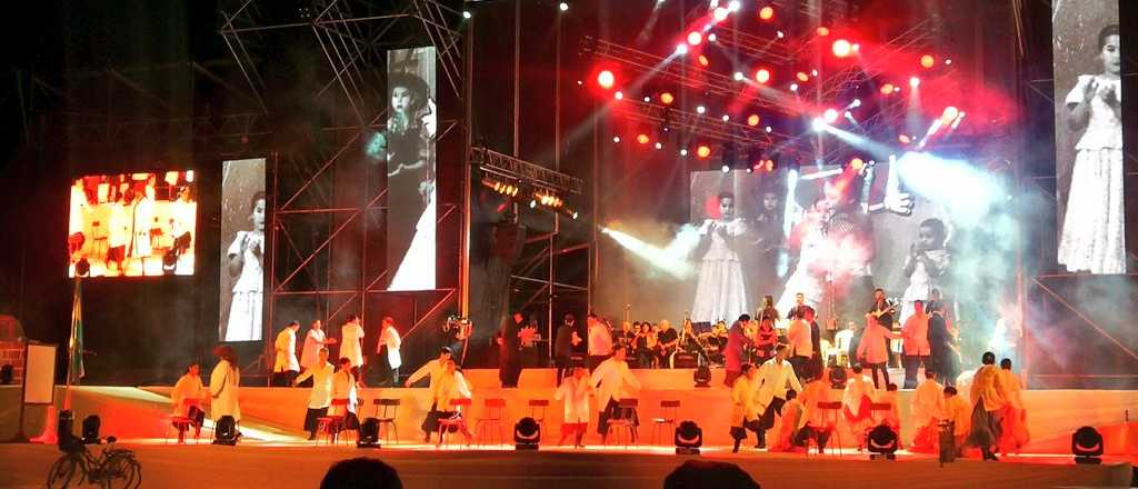 Luces, color y ritmo: las postales de la Bendici&oacute;n de los Frutos