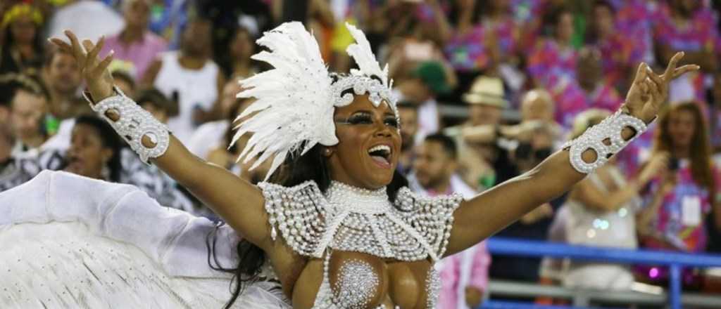 Empezó el Carnaval de Río con una fuerte crítica a Bolsonaro