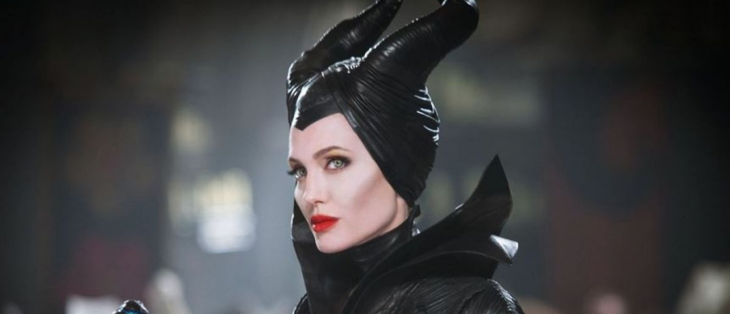 Angelina Jolie luce toda su oscuridad en el tráiler de "Maléfica 2"