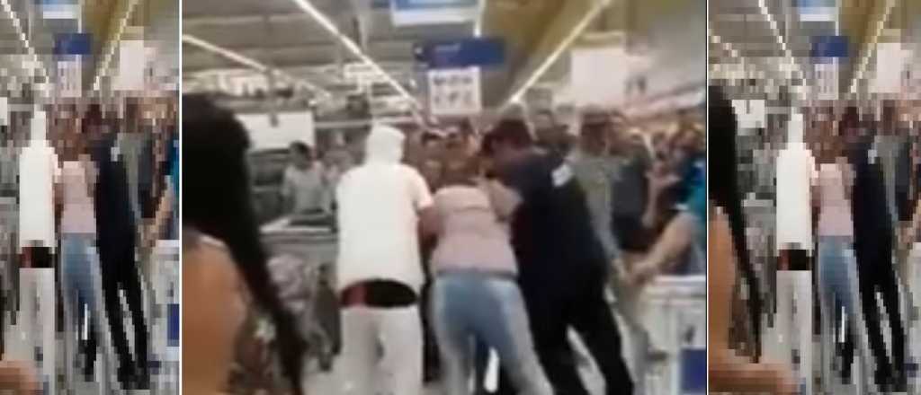 Video: a las piñas en un supermercado Coto por un kilo de milanesas
