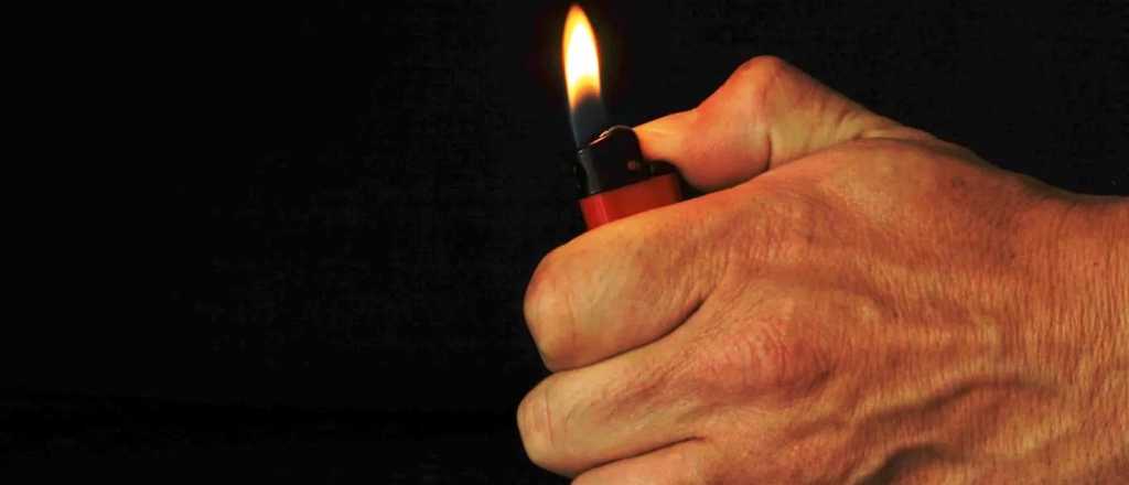 Un encendedor, tomado como "arma" en un caso de violencia de género