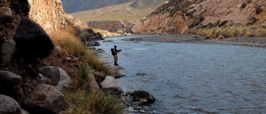 Mendoza firmó un convenio con privados para "salvar" el Río Mendoza