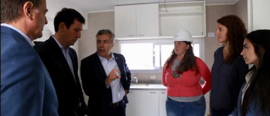 Cornejo y Kerr dieron el "puntapi&eacute; inicial" a las viviendas de Procrear