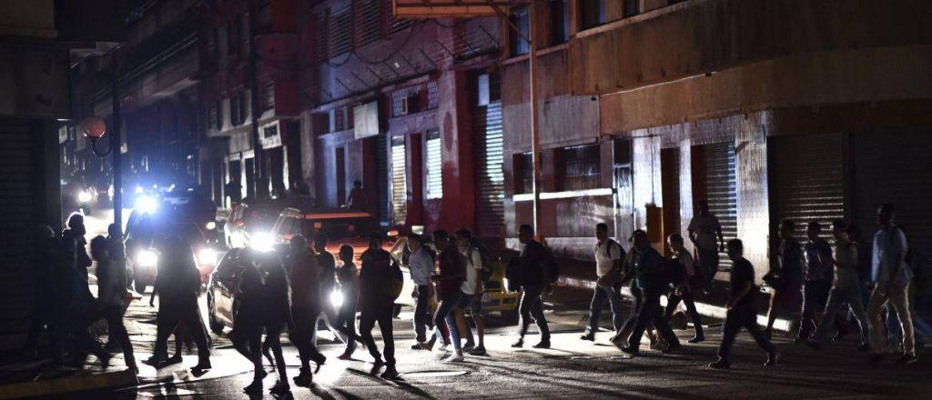 Nuevo apag&oacute;n dej&oacute; a oscuras a m&aacute;s de la mitad de Venezuela 