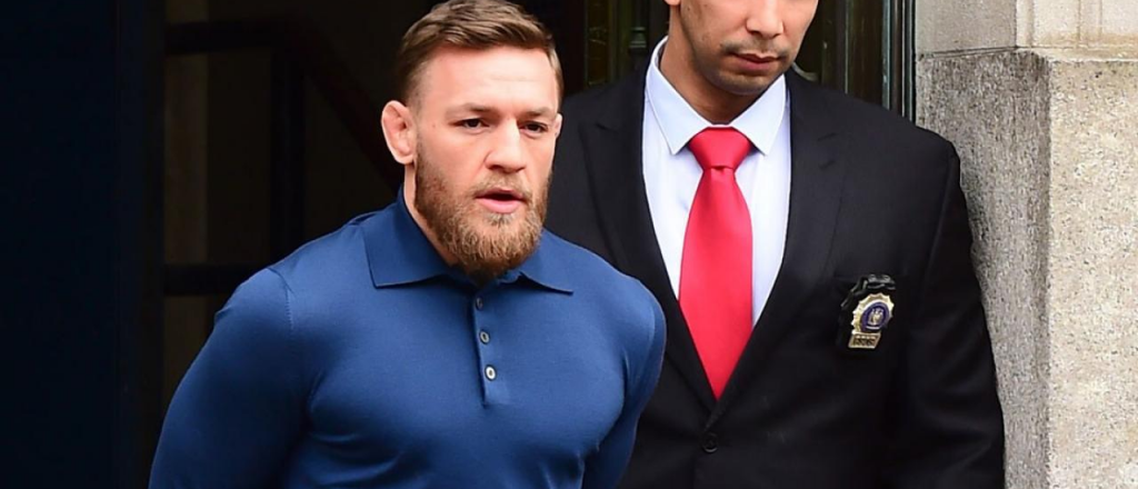 Detienen a Conor McGregor por pelearse con un fan