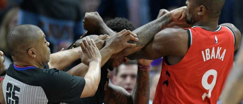 Video: escándalo en un partido de la NBA