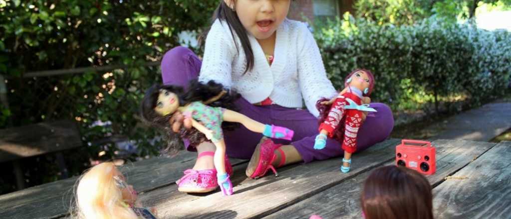 Encontraron una rara muñeca en el centro de Mendoza