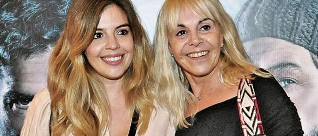 La primera foto de Claudia Villafa&ntilde;e junto a su nieta Roma