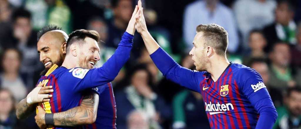 Videos: Messi meti&oacute; tres goles y el estadio de Betis se rindi&oacute; a sus pies