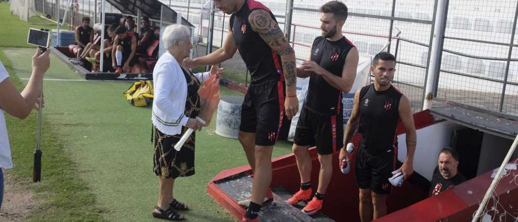 Un equipo de Superliga contrató a una curandera de 95 años para no descender