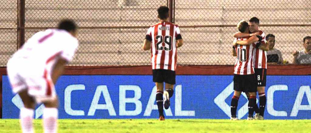 Video: un terrible blooper de Huracán terminó en gol de Estudiantes
