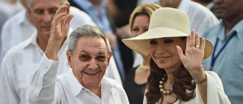 CFK aprovechó su viaje a Cuba para visitar a Raúl Castro