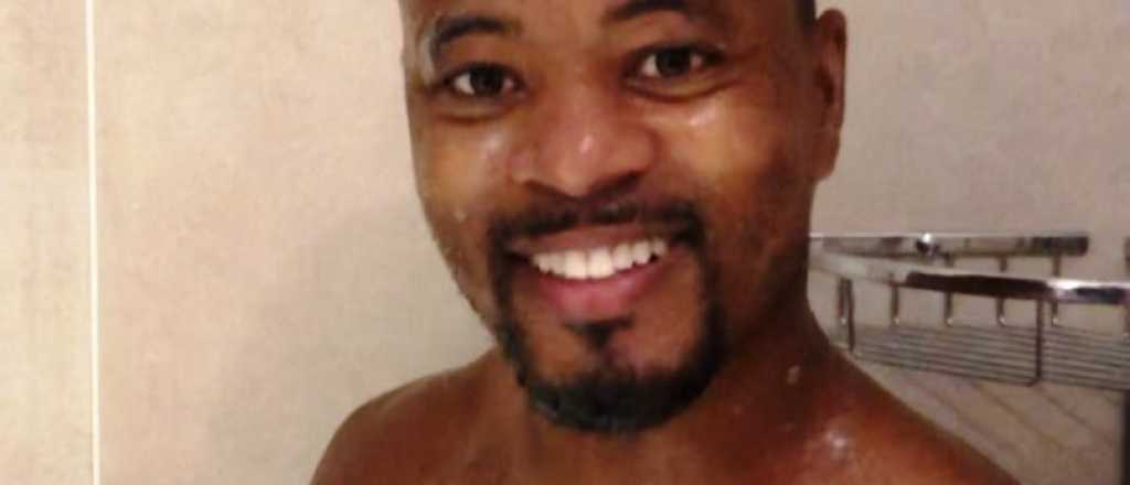 Video: un futbolista canta reggaet&oacute;n enjabonado en la ducha