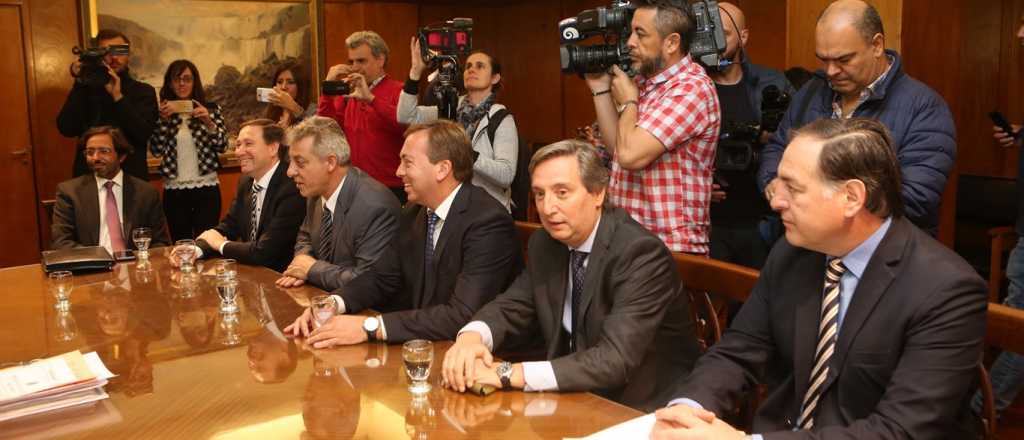 Los intendentes del PJ debajo del paraguas de Kemelmajer