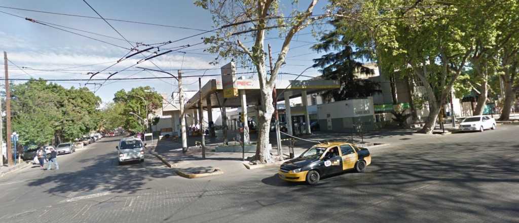 Video: esc&aacute;ndalo entre una mujer y un taxista en la noche mendocina