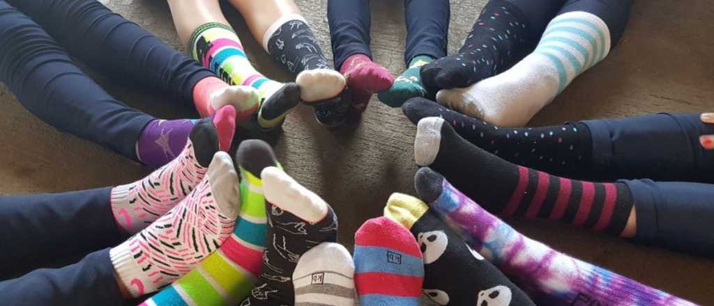 ¿Por qué invitan a usar medias diferentes este jueves?