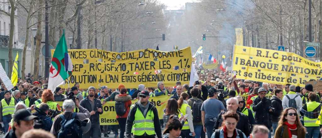 Los "chalecos amarillos" volvieron a protestar en Francia