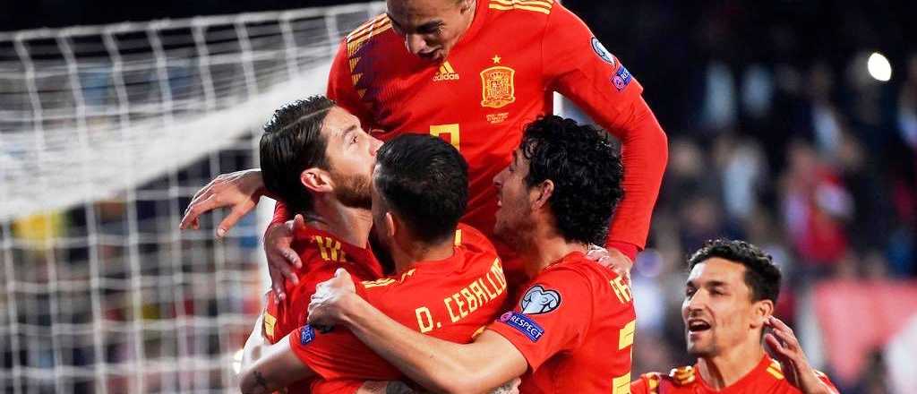Ellos no sufren: Italia y España ganaron en la clasificación a la Eurocopa