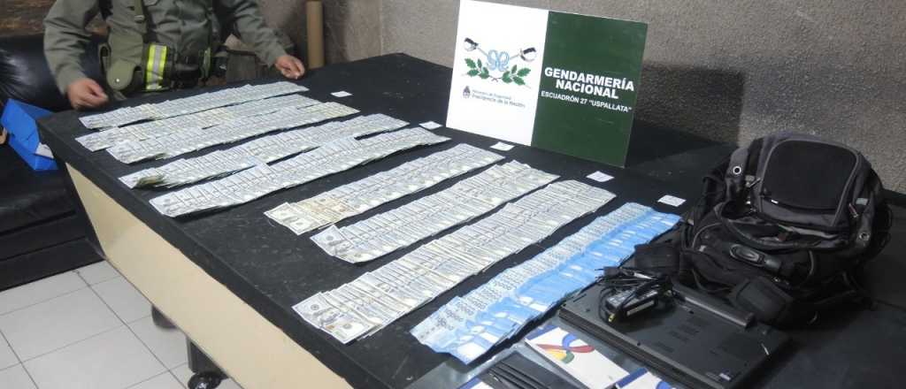 Detuvieron a dos chilenos contrabandeando divisas en Uspallata