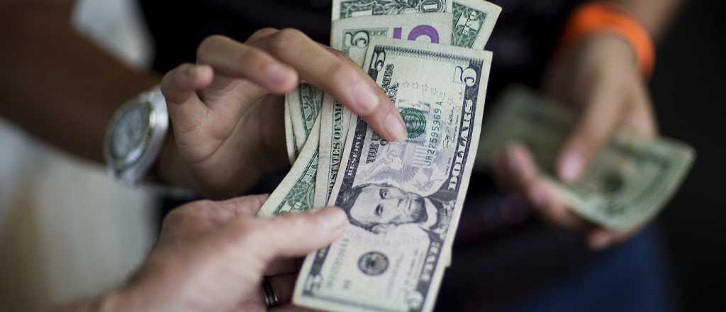 El Banco Central vendió reservas para frenar el dólar: cerró a 58 pesos