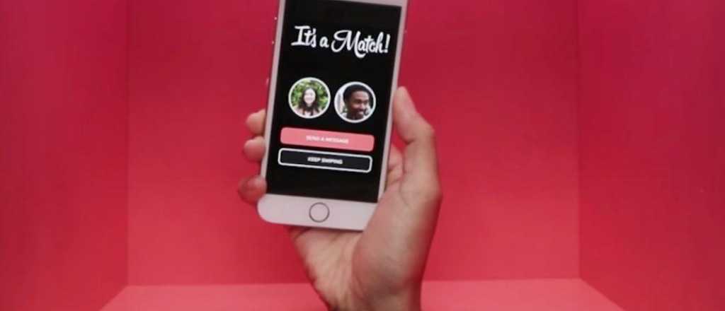 C&oacute;mo es "levantar" en Tinder durante la cuarentena