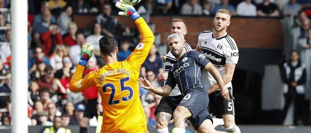 Agüero metió un golazo en la victoria del City sobre Fulham