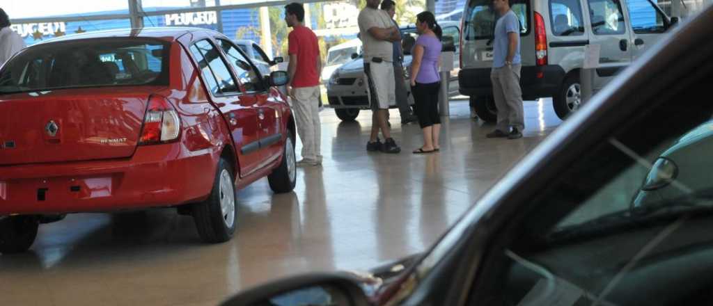 El patentamiento de autos cayó casi 45 por ciento en junio
