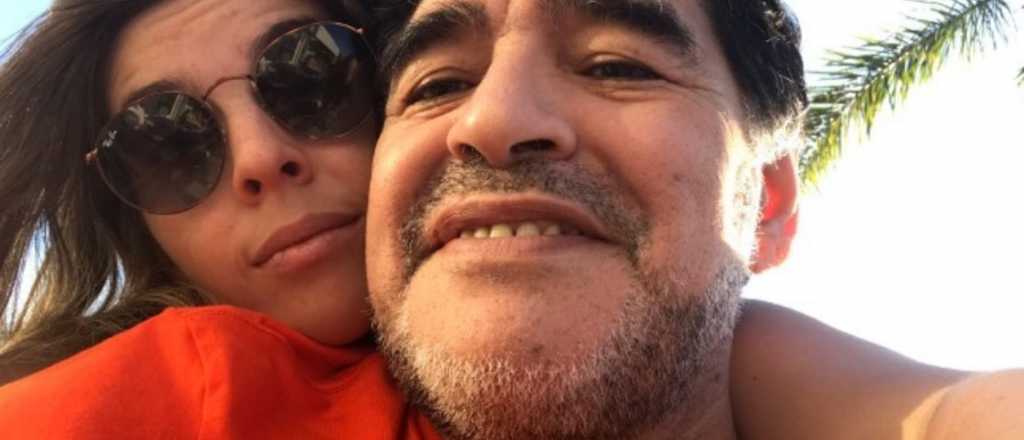 Pol&eacute;mico saludo de cumplea&ntilde;os de Diego Maradona a su hija Dalma
