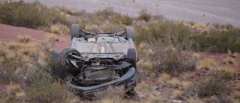 Volcó una familia en La Paz y murió el conductor