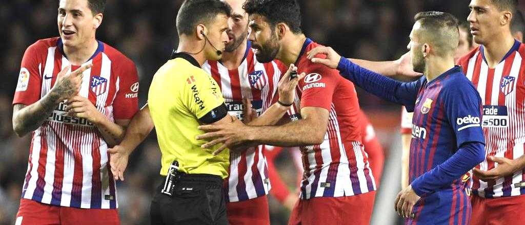 Video: una figura de Atlético de Madrid insultó al árbitro y fue expulsado