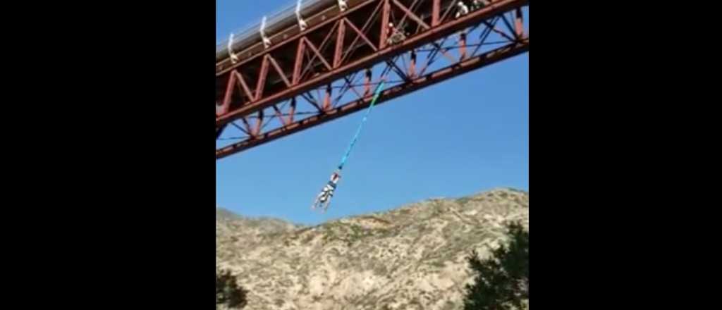 Video: un bungee jumping extremo en Mendoza