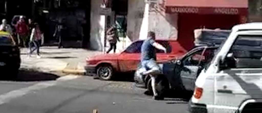 Prisión preventiva para el taxista que golpeó y chocó a otro conductor 