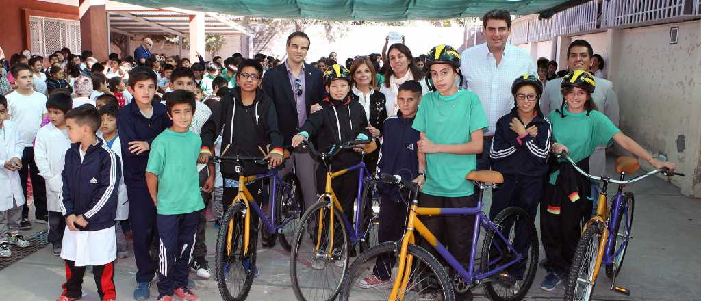 Entregaron 23 bicicletas recuperadas a alumnos de Luján 