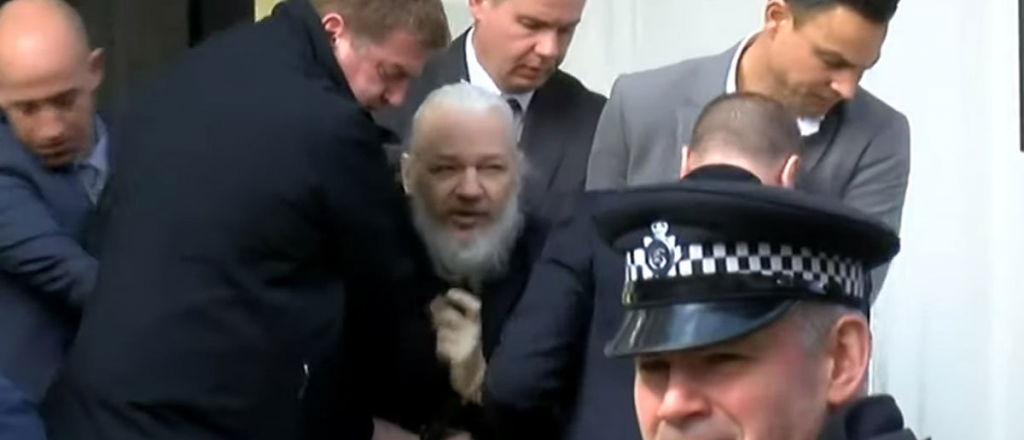 La ONU denuncia que Assange presenta síntomas de "tortura psicológica" 