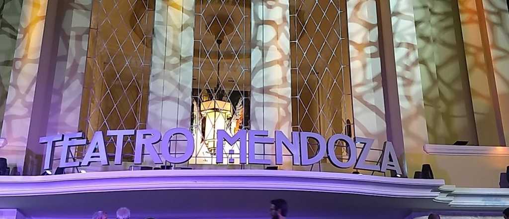 El Teatro Mendoza revivi&oacute; con artistas locales