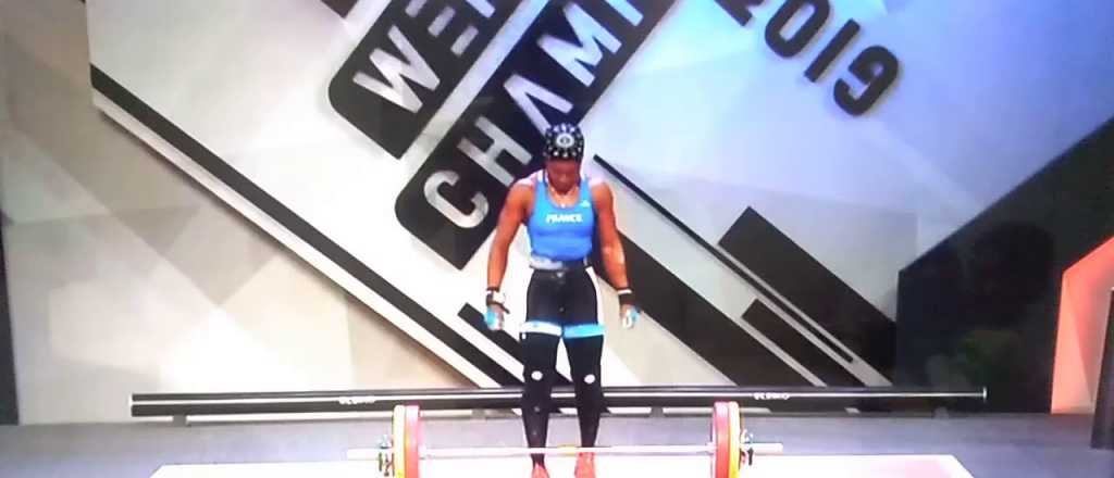 Video: el terrible accidente que sufri&oacute; una levantadora de pesas