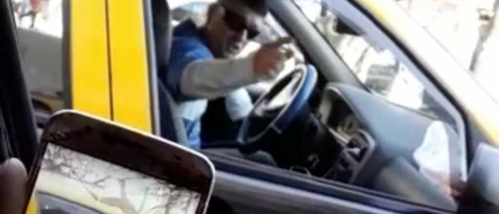 Video: automovilistas atacaron a palazos a un taxista en San Juan