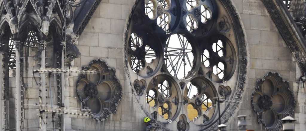 Tres zonas de Notre Dame siguen frágiles, pero la estructura está a salvo