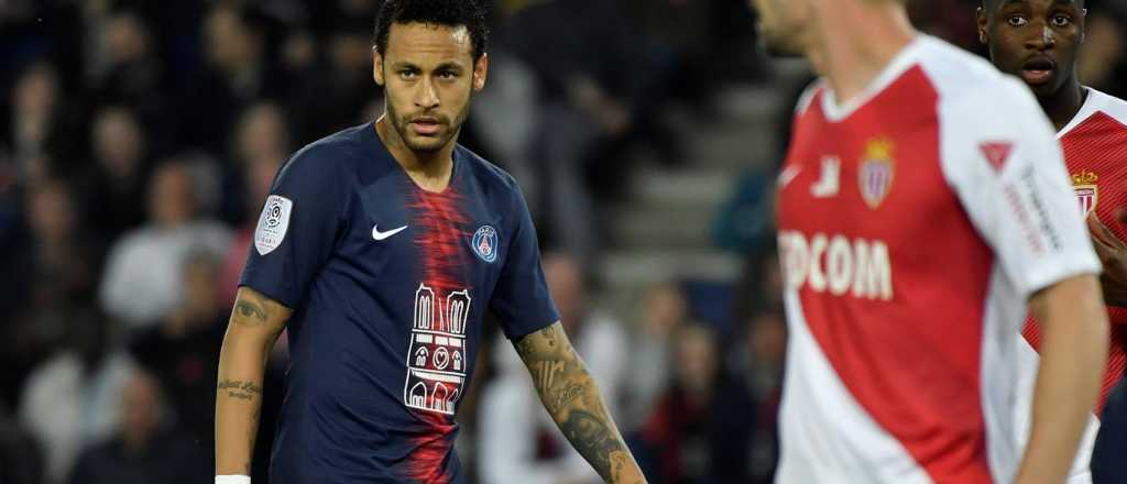 Neymar jug&oacute; luego de tres meses y us&oacute; una remera por Notre Dame 
