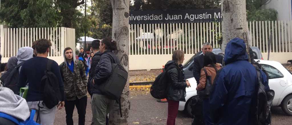 Evacuaron la Universidad Maza por una fuga de gas