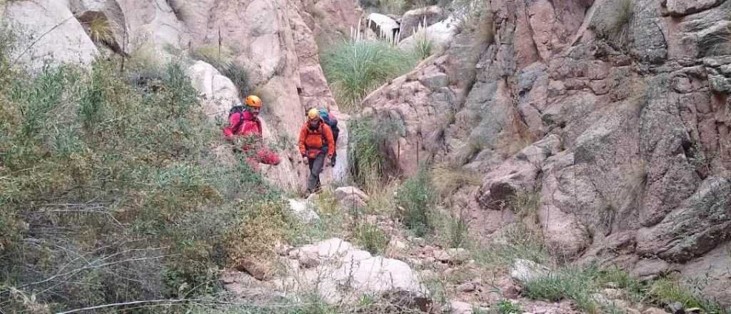 Rescataron a dos montañistas que estaban atrapados en Luján