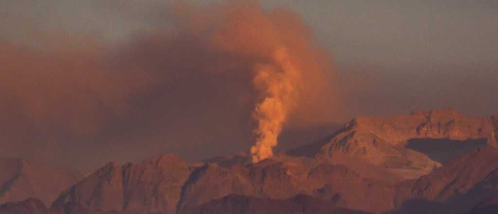 Alerta por la erupción de un volcán chileno, a la altura de Mendoza