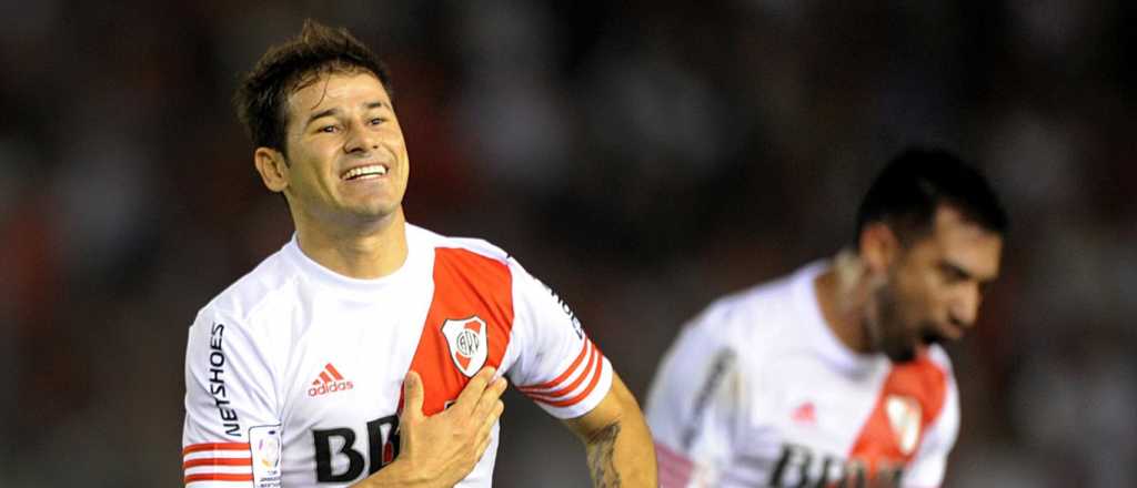 Mora pasó por el peluquero y se hizo un 7 en la cabeza